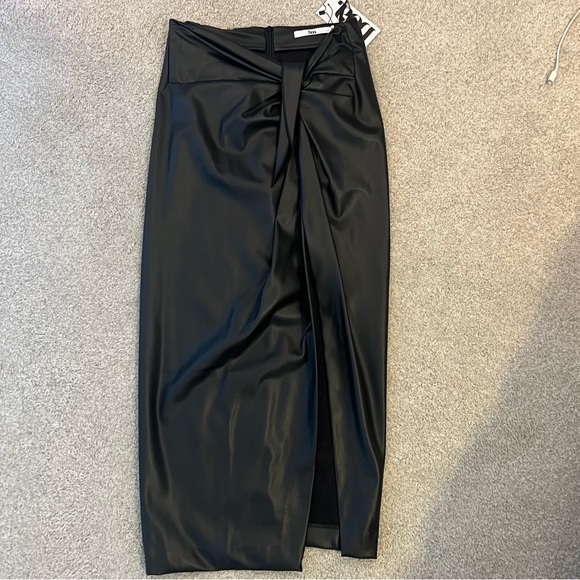 💄Faux Leather Midi Skirt - Picture 5 of 6